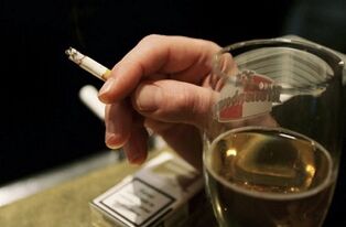 Alkohol in kajenje sta vzroka za aktivacijo humanega papiloma virusa